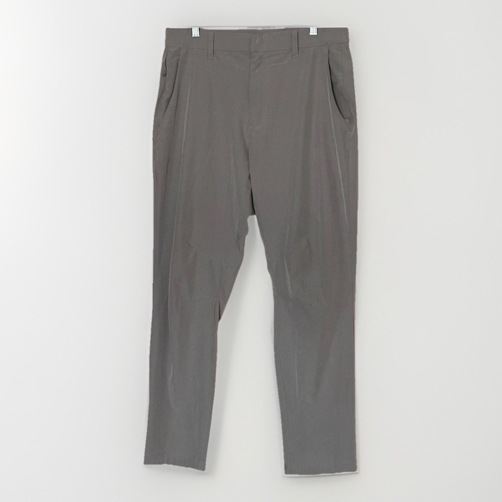 Fabletics Gray Performance Pants Mens 31x30 Stretch Golf Travel Dress Chino